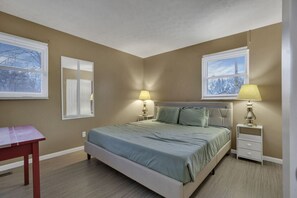 3 bedrooms, desk, iron/ironing board, WiFi - The Brocton: 4 miles from airport (Columbus)