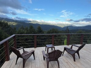 Family Quadruple Room, Mountain View | Property grounds