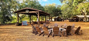Outdoor dining - The Ranch at River Breeze Getaway (River Ranch)