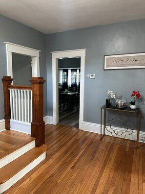 Interior - Perfect for Groups! 8-Bedroom Home in Prime Area (Hagerstown)