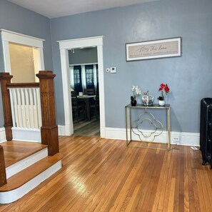 Interior - Perfect for Groups! 8-Bedroom Home in Prime Area (Hagerstown)