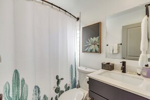 Towels, toilet paper - Modern Home w/ Smart TVs & Full Kitchen (Salt Lake City)