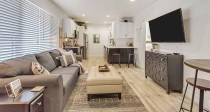 Modern Home w/ Smart TVs & Full Kitchen