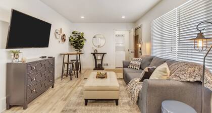 Modern Home w/ Smart TVs & Full Kitchen