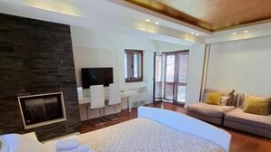 Kahden hengen comfort-huone, 1 keskisuuri parisänky, terassi, vuoristonäköala