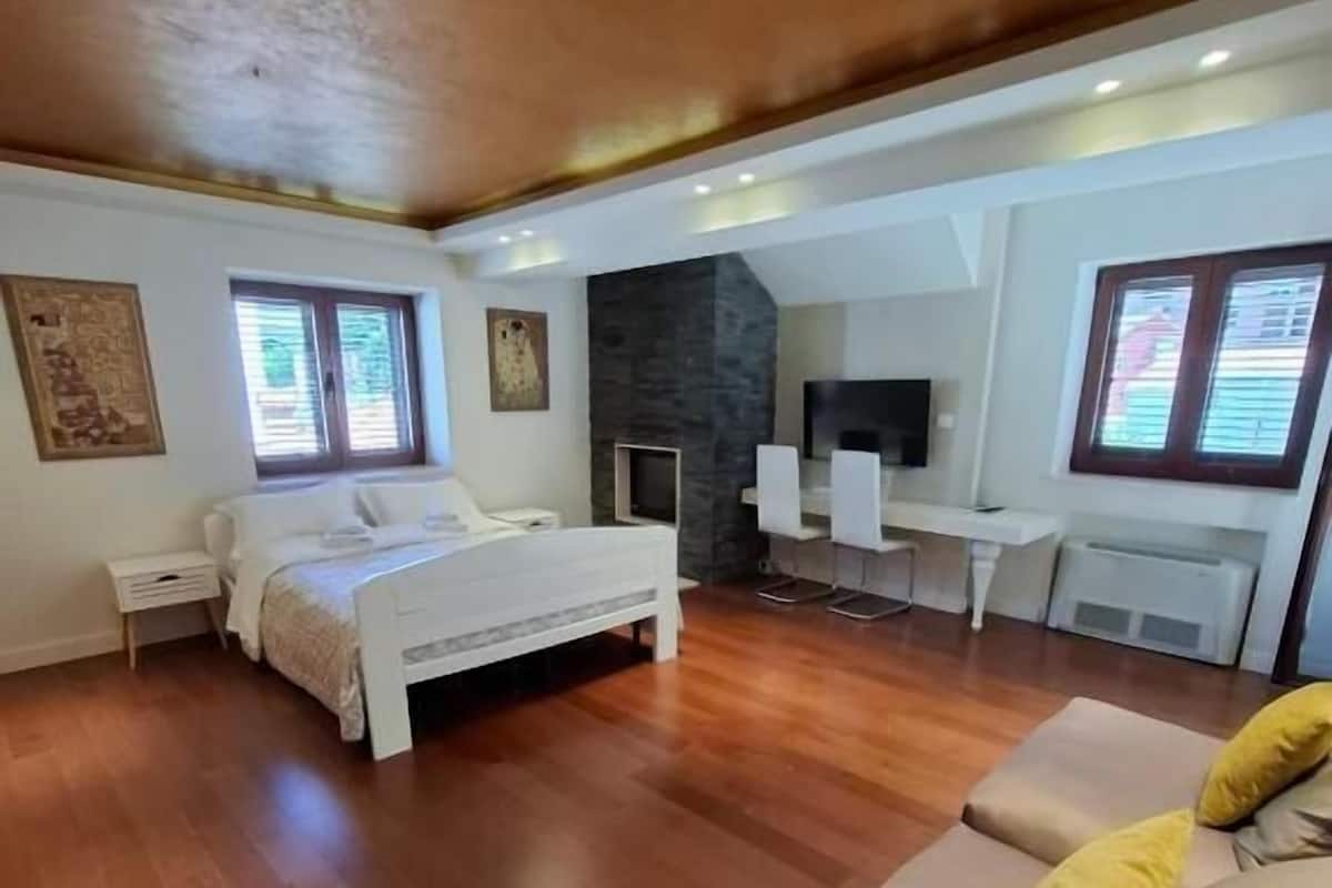 Comfort Double Room, 1 Queen Bed, Terrace, Mountain View | Iron/ironing board (on request), free WiFi, individually decorated
