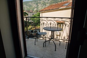 Quarto casal romântico, 1 cama Queen, sacada | Vista do quarto