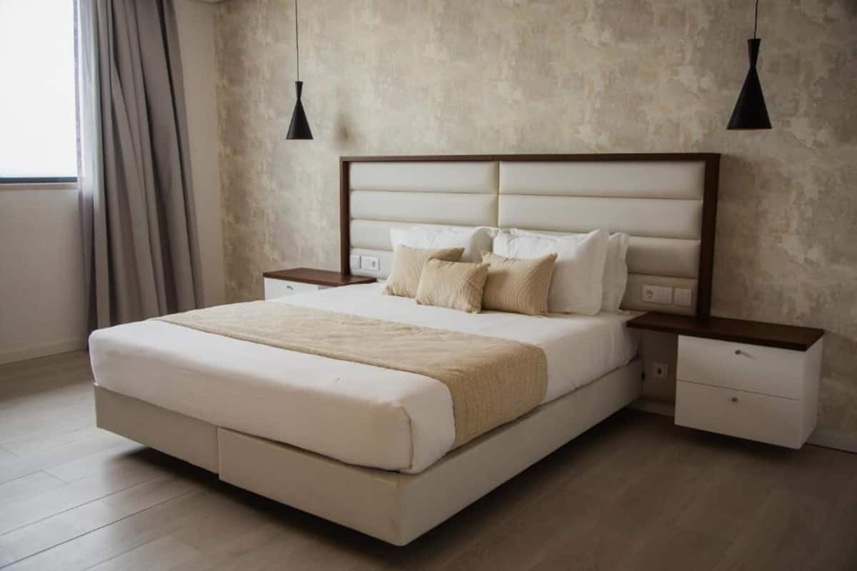 Deluxe-dobbeltværelse - udsigt til pool | Pengeskab på værelset, strygejern/strygebræt, gratis Wi-Fi