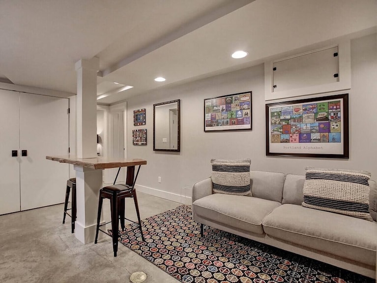 Private Daylight Basement | Near Downtown & Lake - Lake Oswego, OR