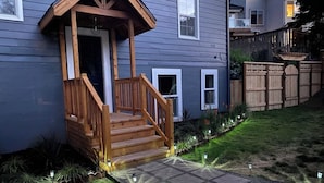 Exterior detail - Private Daylight Basement | Near Downtown & Lake (Lake Oswego)