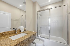 Shower - Two Story Resort Retreat Near Theme Parks (Kissimmee)