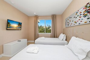 3 bedrooms, iron/ironing board, WiFi, bed sheets - Relaxing escape w/ BBQ & balcony (Kissimmee)