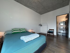 2 Schlafzimmer, Schreibtisch, Bügeleisen/Bügelbrett, WLAN