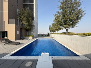Pool - Departamento con alberca en el centro de Monterrey (Monterrey)