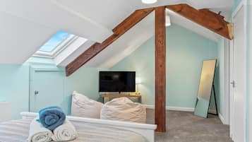 5 bedrooms, free WiFi, bed sheets