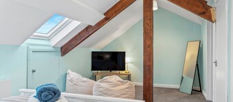 Large House in Central Ulverston | Sleeps 10 - Pass the Keys