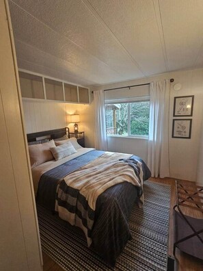 2 slaapkamers, een strijkplank/strijkijzer, wifi, beddengoed