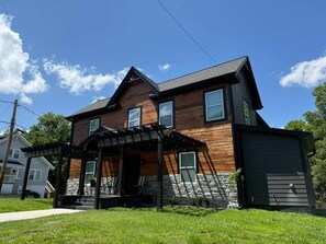 Exterior - :0 Wooooww This is A House House (Greensboro)