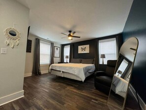 6 bedrooms, iron/ironing board, WiFi, bed sheets - :0 Wooooww This is A House House (Greensboro)