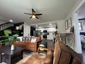 TV - :0 Wooooww This is A House House (Greensboro)