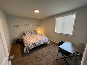 2 chambres, fer et planche à repasser, Wi-Fi, draps fournis