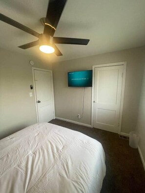 2 chambres, fer et planche à repasser, Wi-Fi, draps fournis