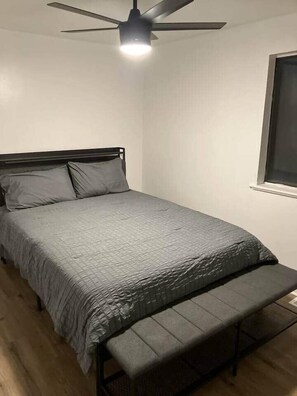 2 chambres, fer et planche à repasser, Wi-Fi, draps fournis