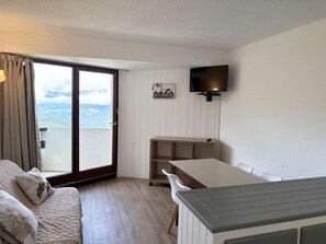 Living area - Resort center, 7th floor, balcony, 22m², Les Orres (Les Orres)