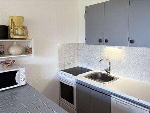 Fridge, microwave, oven - Resort center, 7th floor, balcony, 22m², Les Orres (Les Orres)