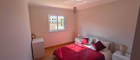 2 makuuhuonetta, ilmainen Wi-Fi, vuodevaatteet