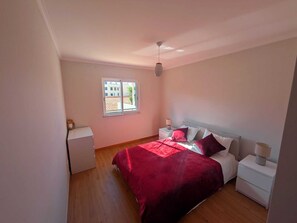 2 bedrooms, free WiFi, bed sheets - Patio do garajau (Caniço)