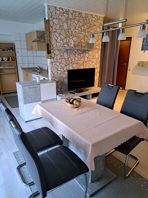 Dining - Cozy 2-room ground-floor apartment with wheelchair access and a terrace   (Ludwigswinkel)