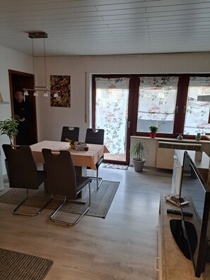 Dining - Cozy two-room apartment ground floor barrier-free access with terrace (Ludwigswinkel)