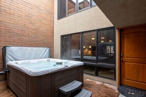 Indoor spa tub - Ski Vibes + Summer Fun, Pool & Hot Tub & A/C (Park City)