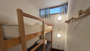 Unclassified image, 5 of 11, button - 100m from ski slopes, 3rd floor, balcony, tv, ski locker, 35m², Tignes (Tignes)