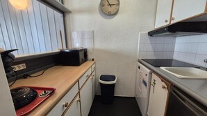 Unclassified image, 3 of 11, button - 100m from ski slopes, 3rd floor, balcony, tv, ski locker, 35m², Tignes (Tignes)