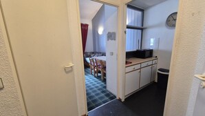 Unclassified image, 4 of 11, button - 100m from ski slopes, 3rd floor, balcony, tv, ski locker, 35m², Tignes (Tignes)