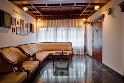 Anjaneyam 4BHK Heritage Villa - Near Marine Drive