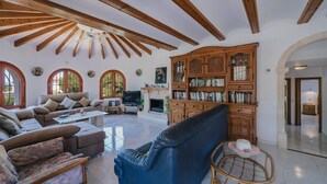 TV, table tennis - Villa Enzo by Villa Plus (Javea)
