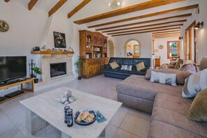 TV, ping pong - Villa Enzo by Villa Plus (Javea)