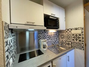Fridge, microwave, oven, dishwasher - 50m from shops, 1st floor, balcony, tv, ski locker, 24m², Valmorel (Valmorel)