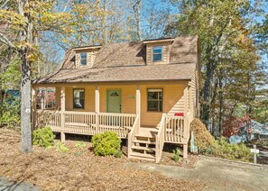 Exterior - The Hound & Swan-Stylish Cottage Walk To Lake! (Lake Junaluska)