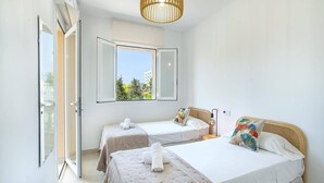 4 bedrooms, iron/ironing board, WiFi (free), bed sheets - Villa Albatros by Villa Plus (Mallorca)
