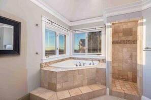 Hair dryer, towels - Farmington Oasis-Views, Space & Comfort 1.25 acres (Farmington)