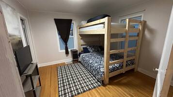 2 bedrooms, WiFi, bed sheets