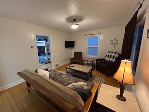 2 bedrooms, WiFi, bed sheets - Cozy 2BR Retreat in Leola, SD! Pet Friendly (Leola)