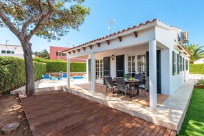 Outdoor dining - Villa Can Bolduc by Villa Plus (Ciutadella de Menorca)