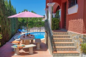Outdoor dining - Villa Cecilia by Villa Plus (Marbella)