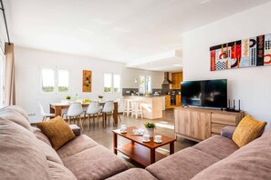 TV, ping pong - Villa Garbo by Villa Plus (Es Mercadal)