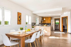 Dining - Villa Garbo by Villa Plus (Es Mercadal)